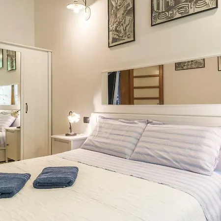 Relais Des Roches Bed & Breakfast *