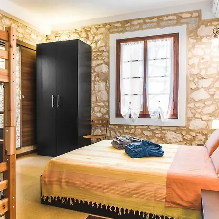 Relais Des Roches Bed & Breakfast